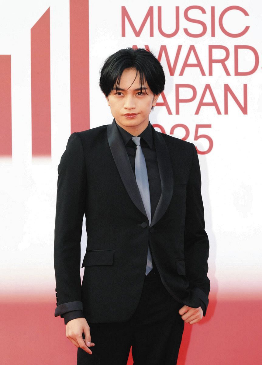 【新版】ビターブラッドSE特別版 佐藤健 掲載2ページ（ストレート）#6787 佐藤健、満島ひかりをスマートにエスコート💓Netflixシリーズ