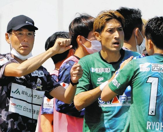 ｆｃ岐阜快勝 天皇杯へ 横山監督 初公式戦で白星 中日新聞web