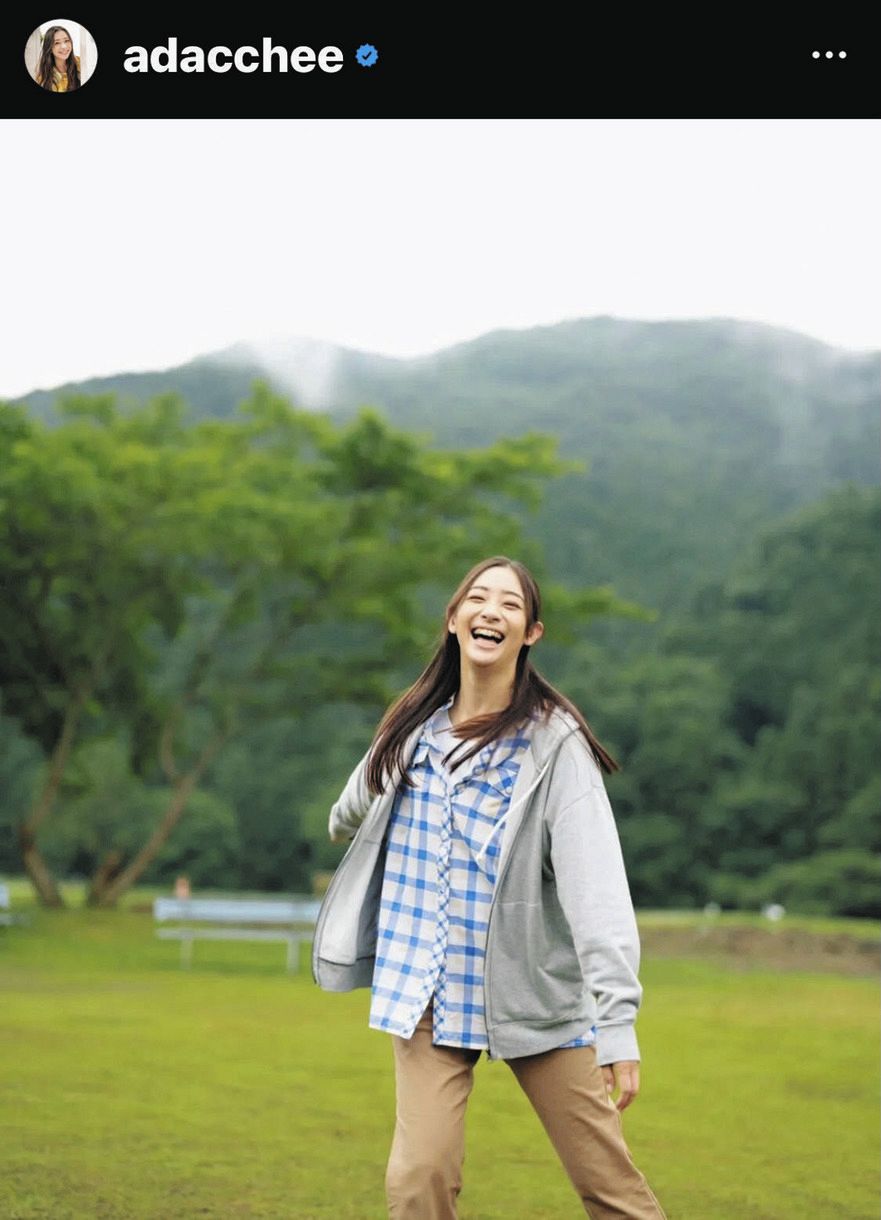 写真 足立梨花 10代みたいな笑顔がいいですね 中日スポーツ 東京中日スポーツ