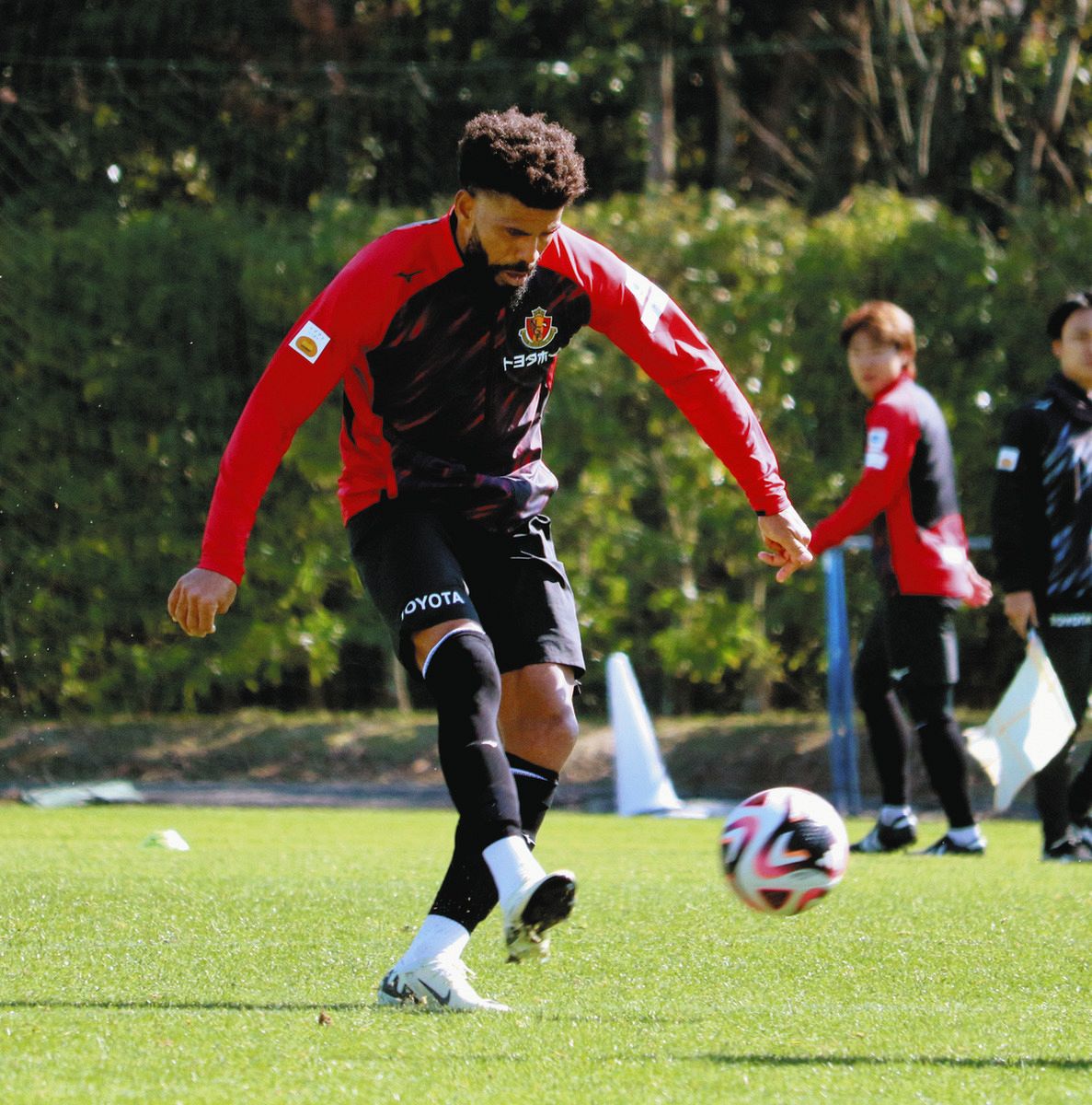 名古屋グランパス、新加入パトリックは開幕戦へ順調 「シンプルな