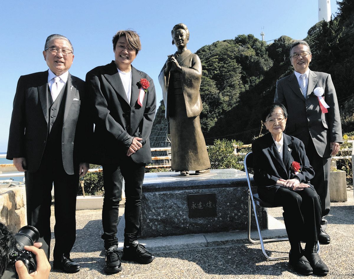 近藤真彦、「これからは、ずっとここにいて欲しい」 福島県で「美空ひばり像」移設除幕式 ：中日スポーツ・東京中日スポーツ