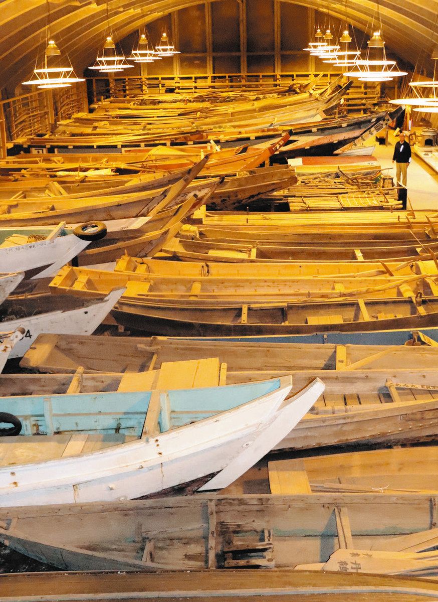 倉庫に広がる“巨大な船団” 鳥羽・海の博物館「船の収蔵庫」：中日新聞Web