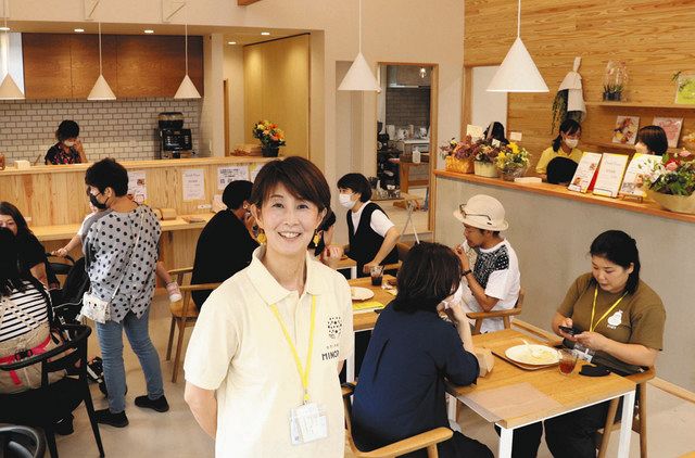 新設のオフィスを拠点に女性応援の事業をする安達さん＝甲賀市土山町で 