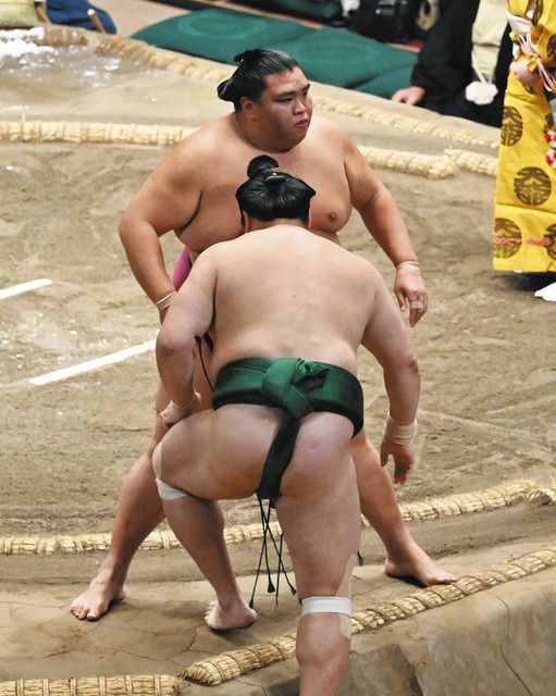 御嶽海、2場所ぶり勝ち越し 大相撲秋場所12日目：中日新聞Web