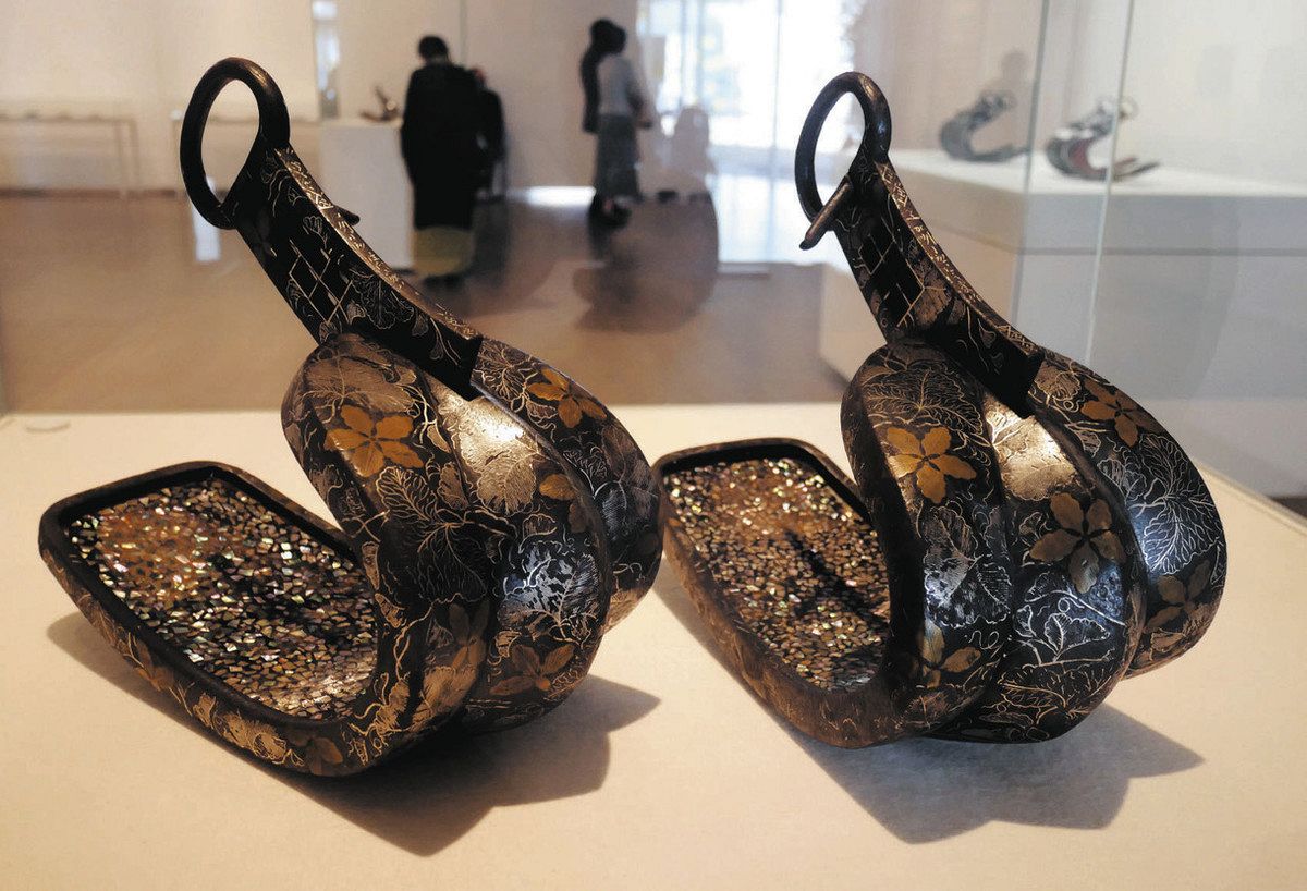 精緻 加賀象嵌一堂に 継承に尽力「宗桂会」30周年 21美に116点：北陸中