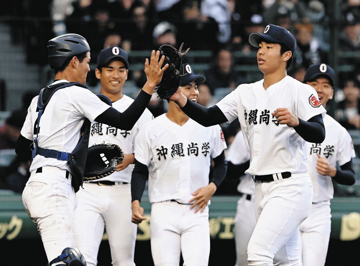 沖縄尚学、5回の集中打で5得点 夏4強の青森山田下し初戦を突破