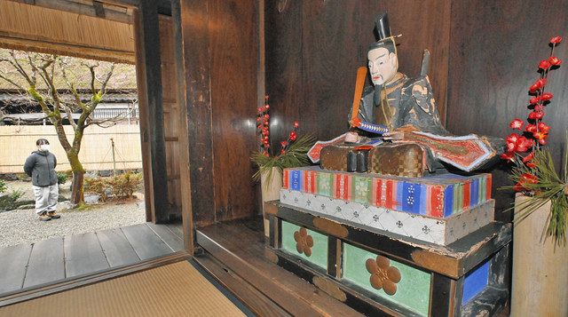 道真公の飾り付け始まる 福井・おさごえ民家園、25日の「天神講」へ