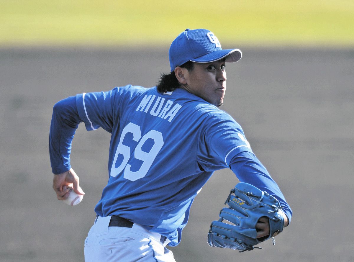 先発し４イニング無失点の三浦