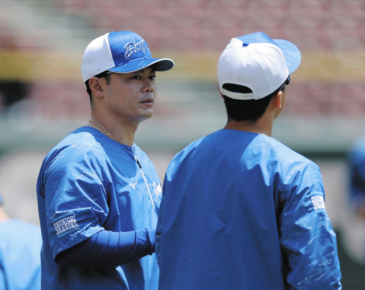 中日・細川成也、マツダスタジアムに姿を見せる 患部にテーピングなし