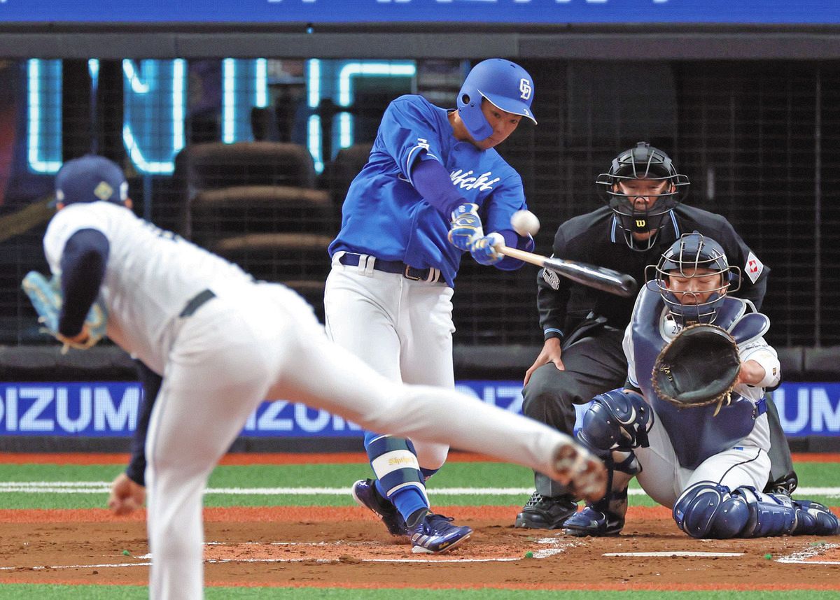 中日・高橋周平、OP戦初打席で右前にヒット 木下の右前打で本塁