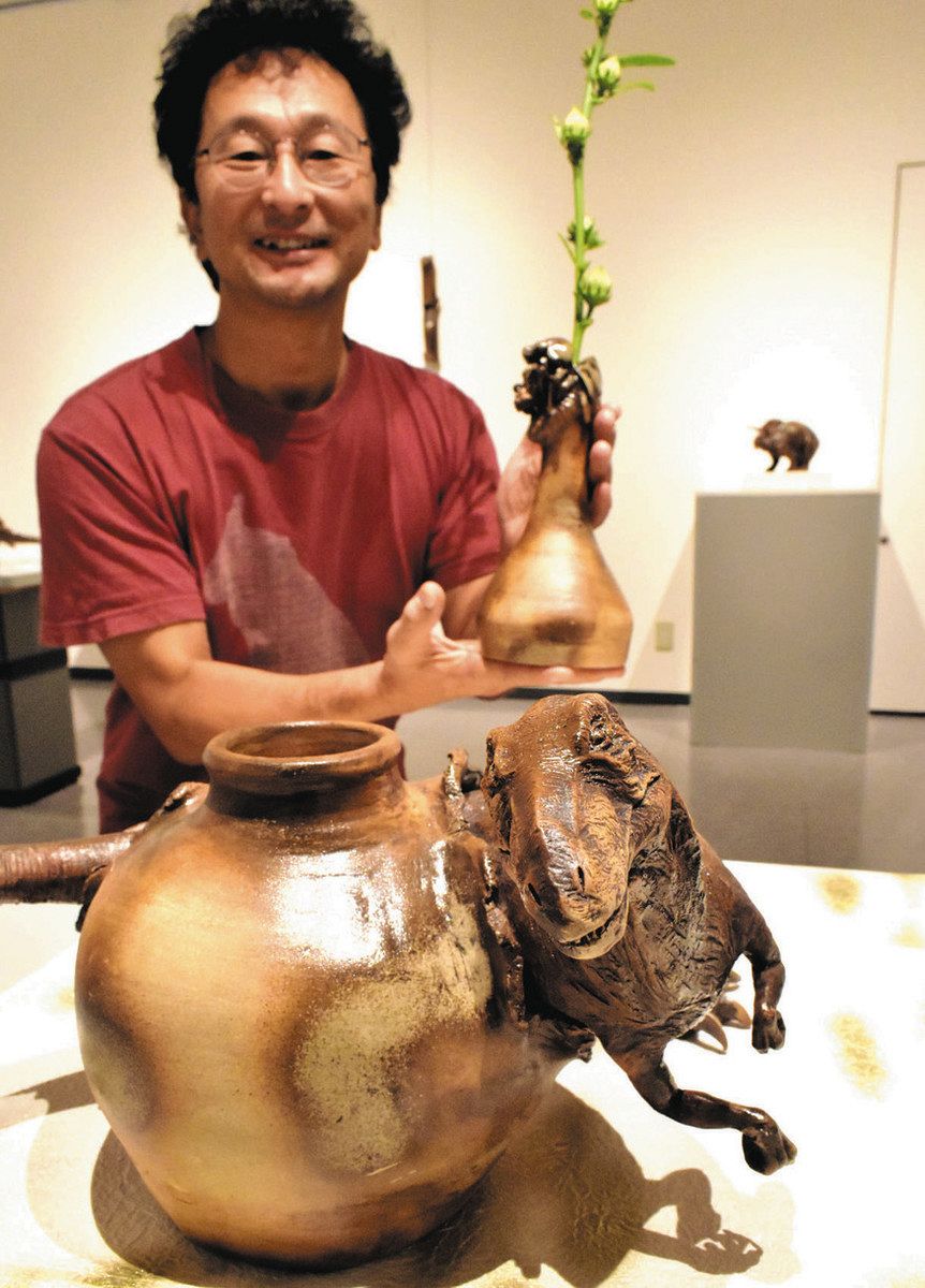 恐竜や鳥の質感、陶作品通じ追究 西区で作品展始まる：中日新聞Web