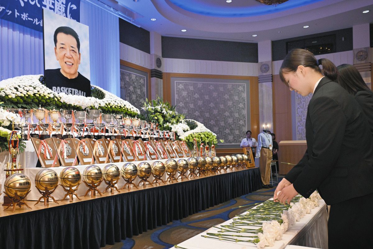 女子バスケの名将・桜花学園前監督の井上真一さんお別れ会 教え子ら500