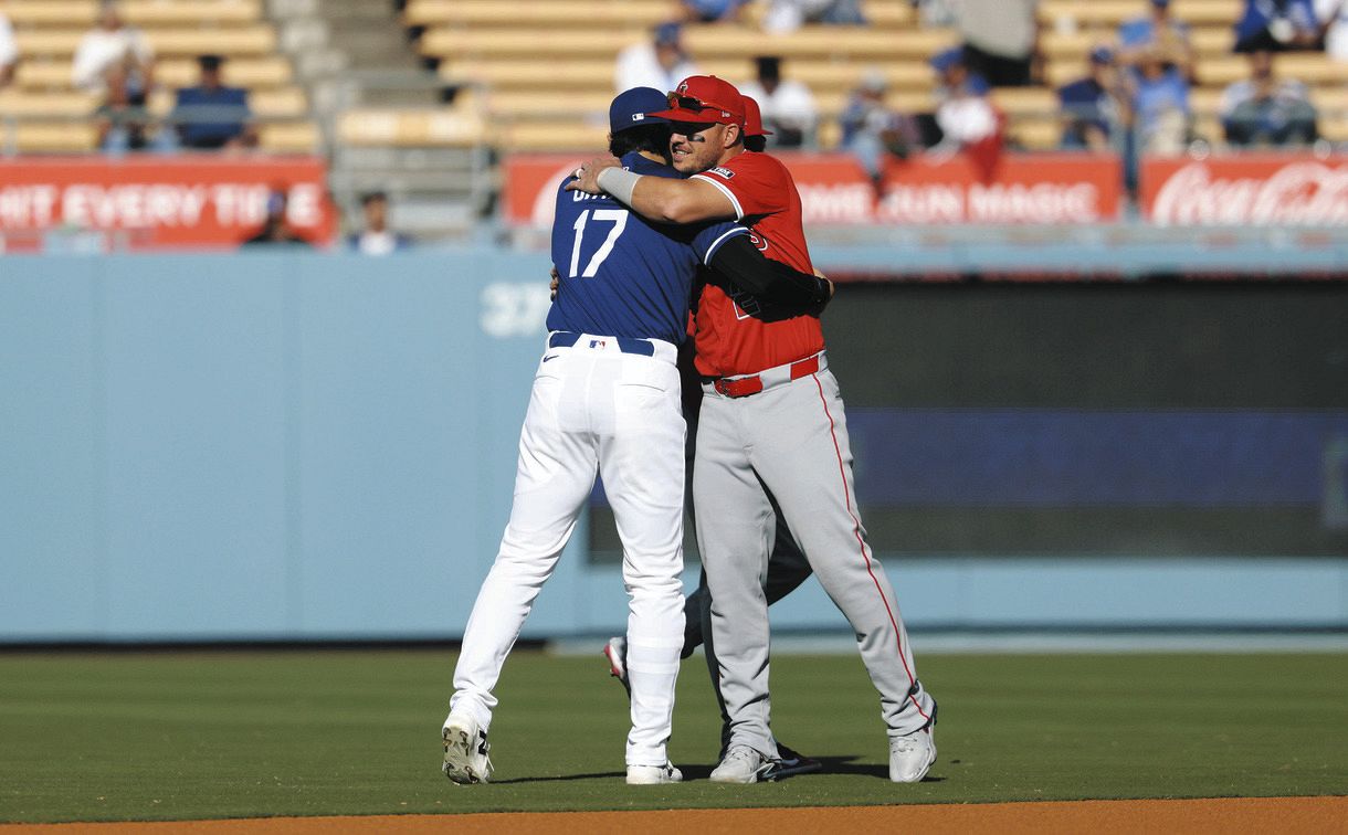 ◇大谷翔平、トラウトとの友情ハグに「いい光景だなぁ」【写真】：中日