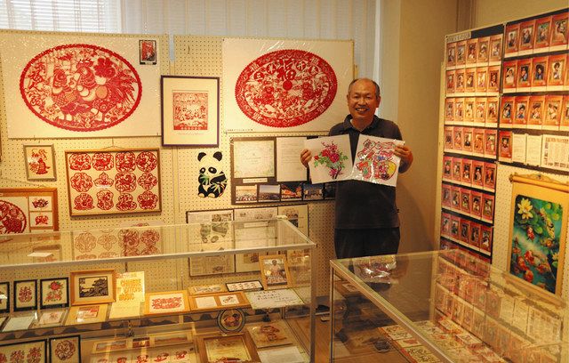 中国ラジオ局と40年余の切り紙交流 アマ無線家の男性、春日井で展示：中日新聞Web