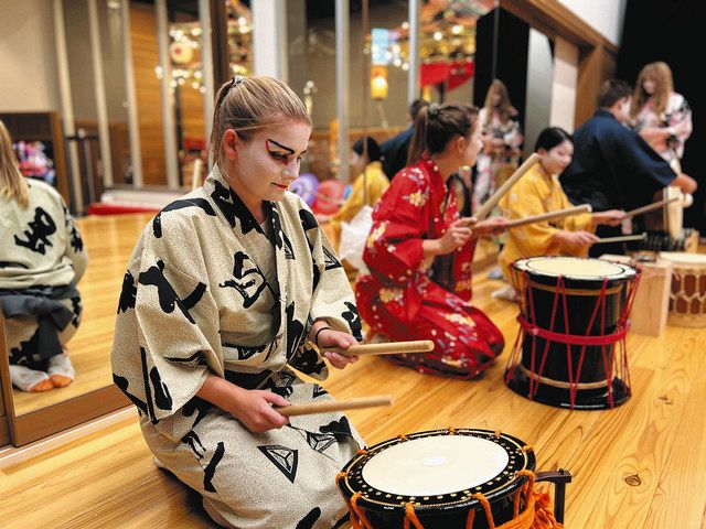 歌舞伎や太鼓 ニッポン堪能 ドイツの若者 小松で文化体験：北陸中日新聞Web