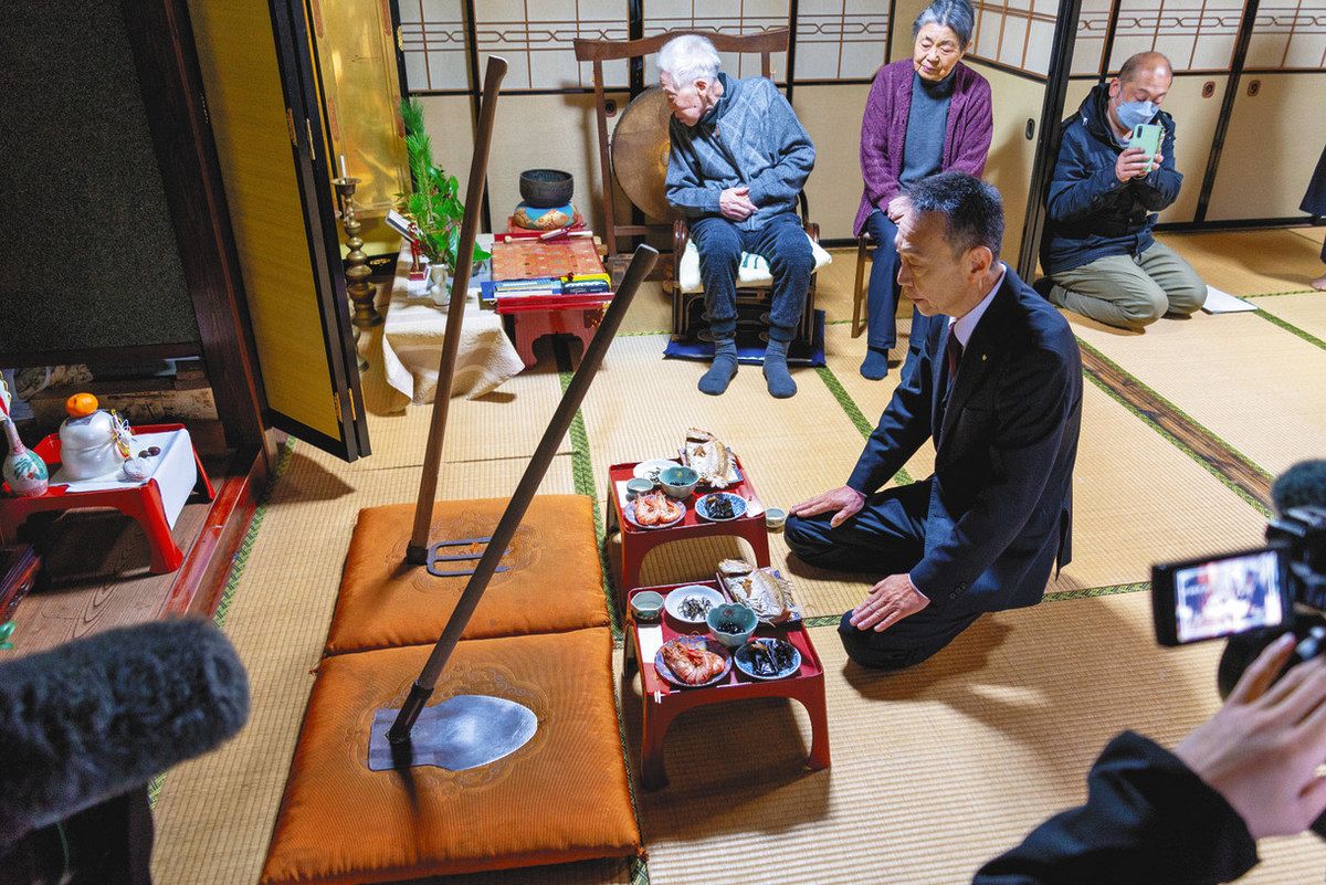 お鍬様 本芳家に登録証書 県登録無形民俗文化財 第1号：北陸中日新聞Web 