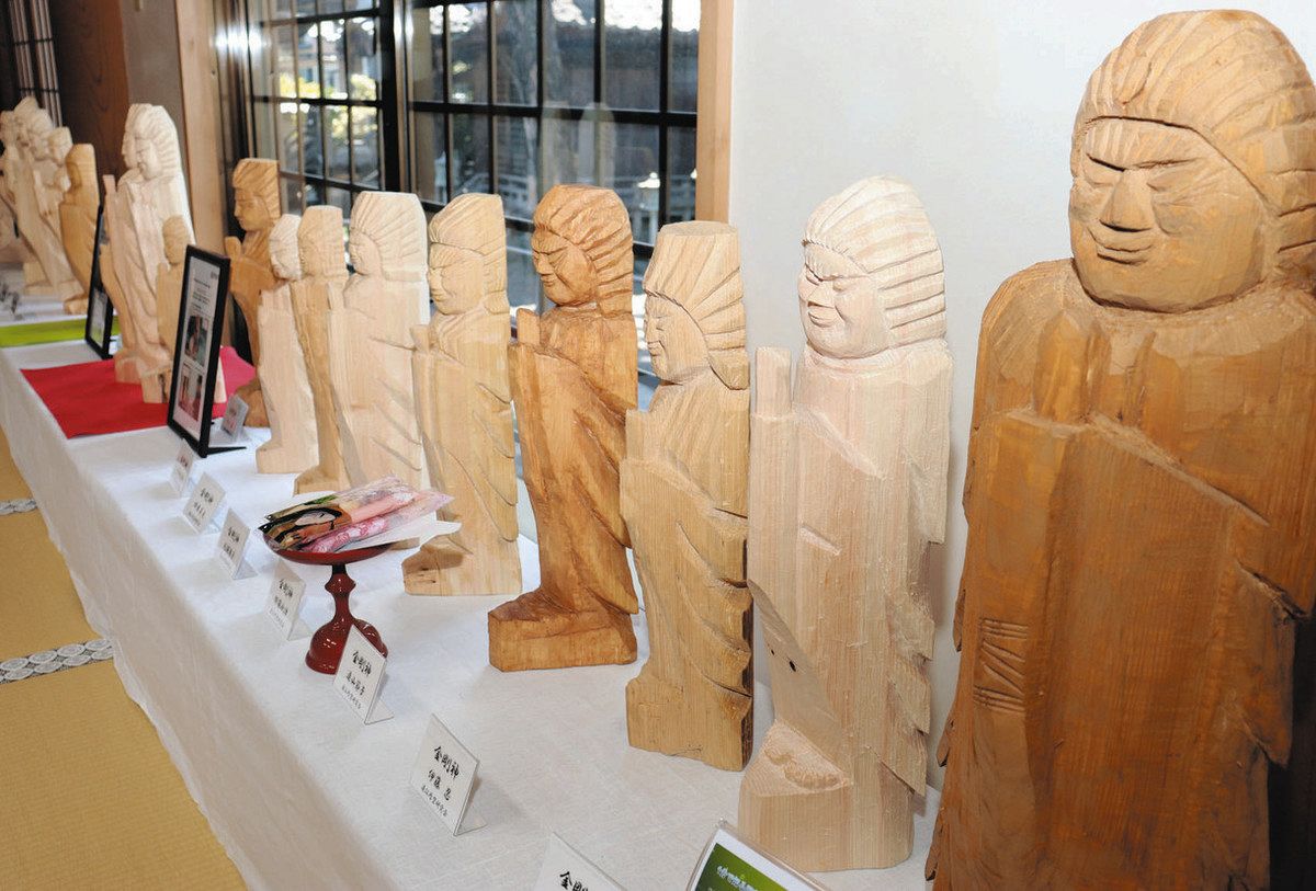 円空仏像の表情に注目 浜松・瑞雲寺で地元研究会が展示：中日新聞 