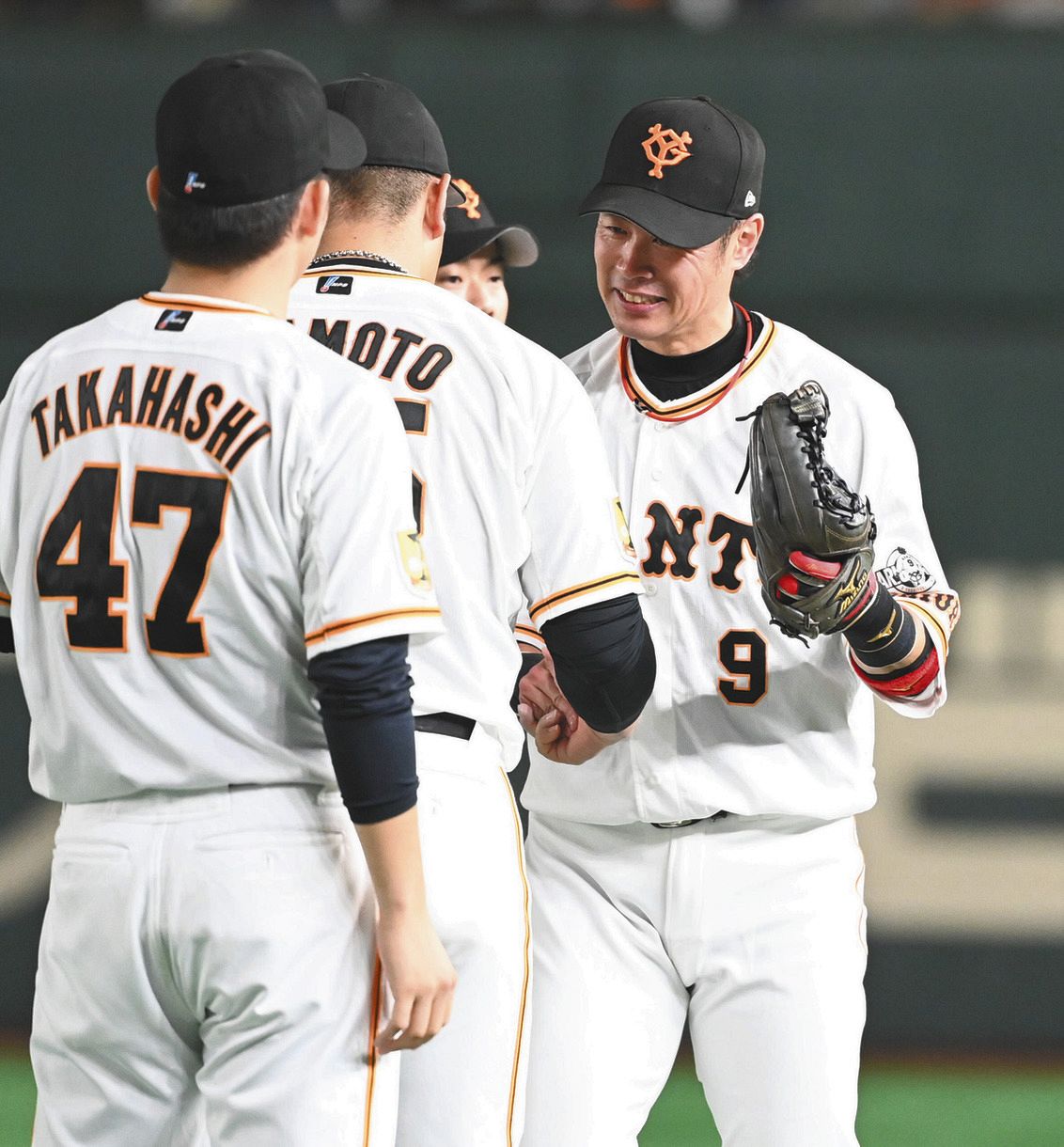 引退記念　亀井義行 巨人】23日、亀井善行の引退セレモニーを本拠地最終戦で 名場面集めた