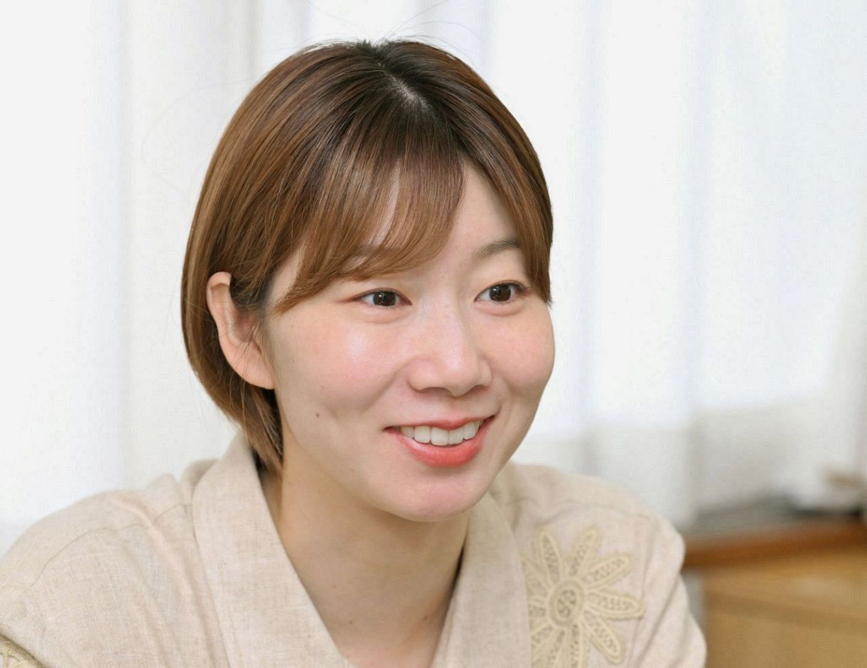 虎に翼』でブレークの33歳女優、“ギャップ萌え”な笑顔ショットに「山田