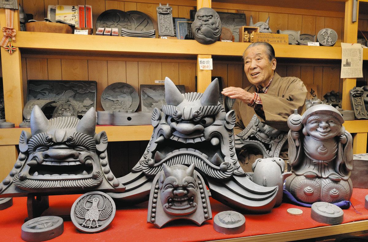 楽天 新聞ちぎり絵 静岡めぐり＞ 生涯鬼瓦 笑って引退：中日新聞 工芸品
