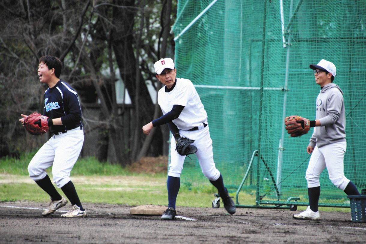 還暦になるまでに神宮に出る 57歳の おじさん 大学野球部員が大まじめに語る目標 いくつになってもチャレンジできる 中日スポーツ 東京中日スポーツ