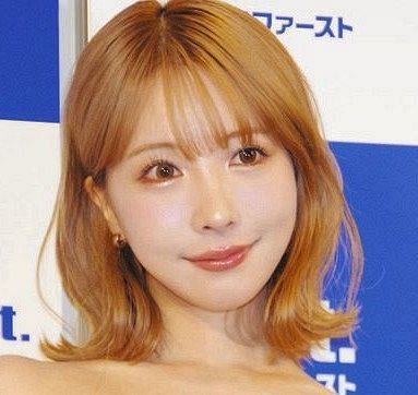 間近でガン見させて♡」三上悠亜、ウエスタンハットで決めたアンダー