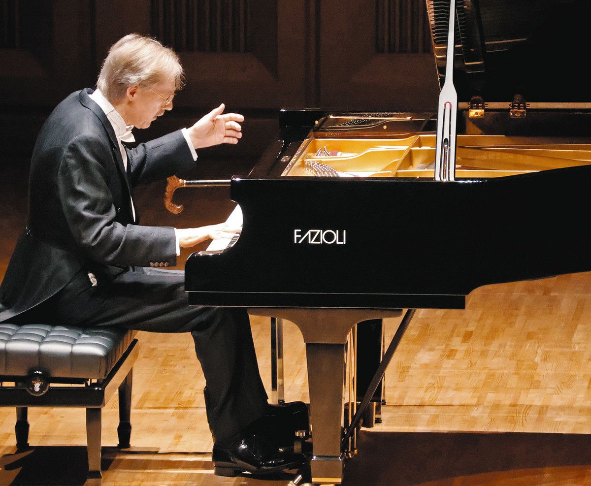 こけら落としでピアノを演奏したブーニンさん、岐阜に再び サラマンカ