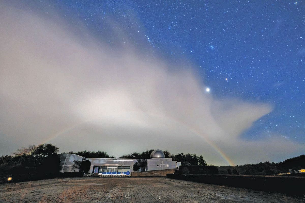 夜の虹 月明かりの魔法 能登町「満天星」 今年初めて撮影：北陸中日新聞Web