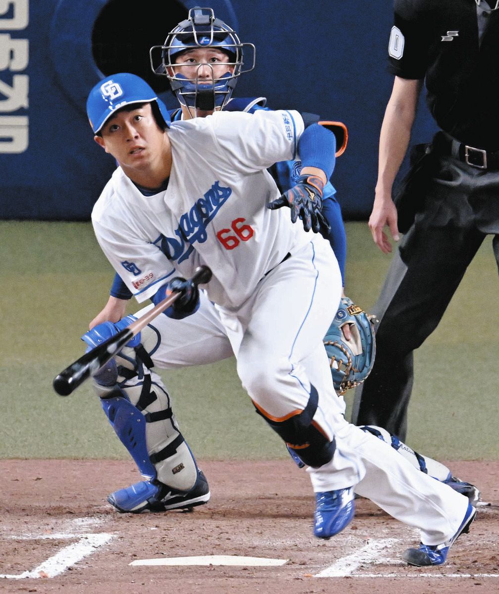 在庫一掃セール 中日・鵜飼航丞、7回タイムリーも「初球の真っすぐをファウル バット