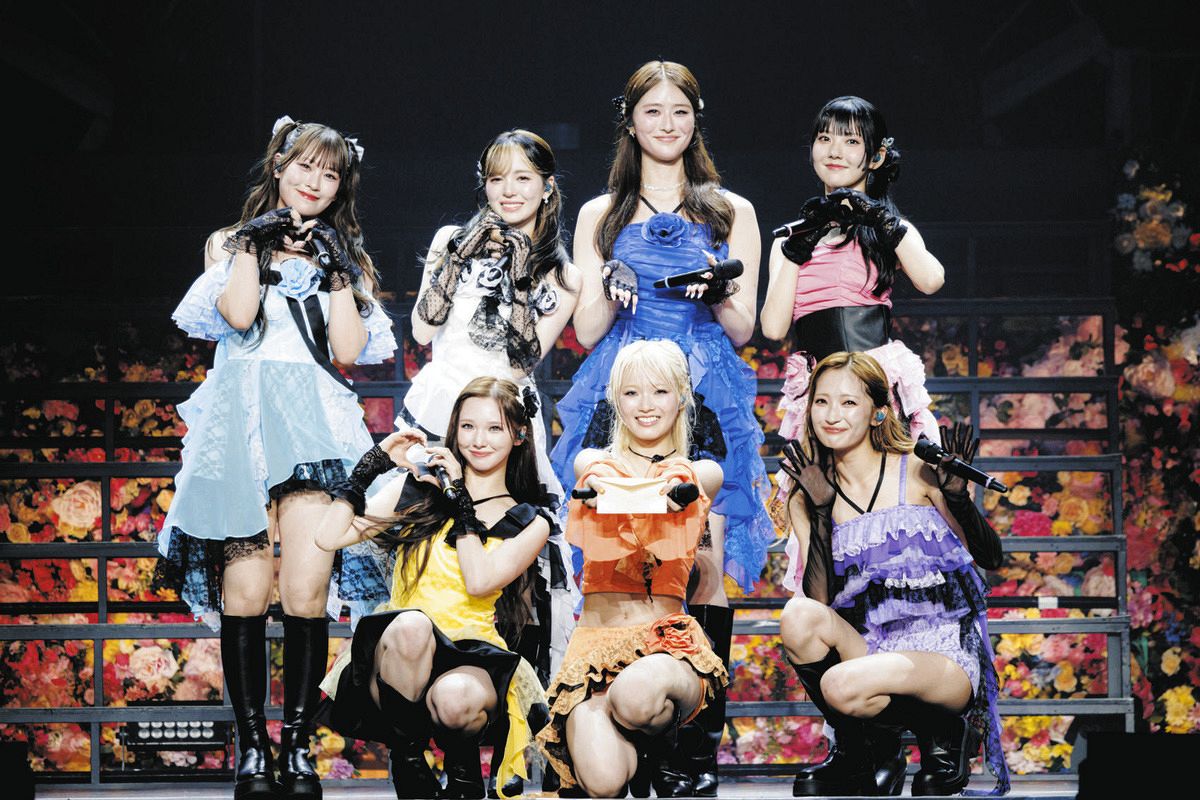 Girls2 小川桜花　ミュージアム入場特典サイン入り 2枚　❶ソロ Girls2が初の武道館公演 EXILE MAKIDAIやGorieらSPゲストとガルガル7