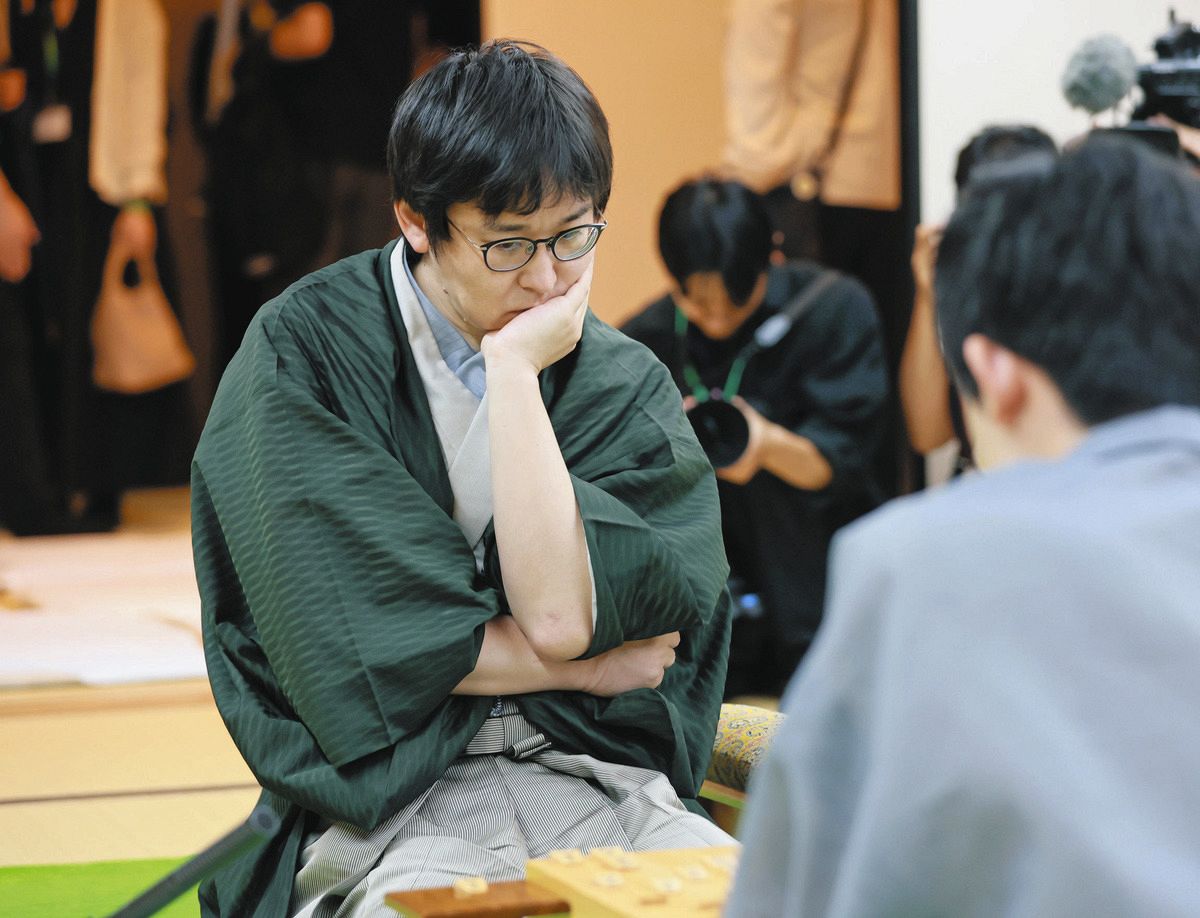 山崎隆之八段、完敗を認め「ベストは尽くしたが藤井棋聖の強さが際立っ