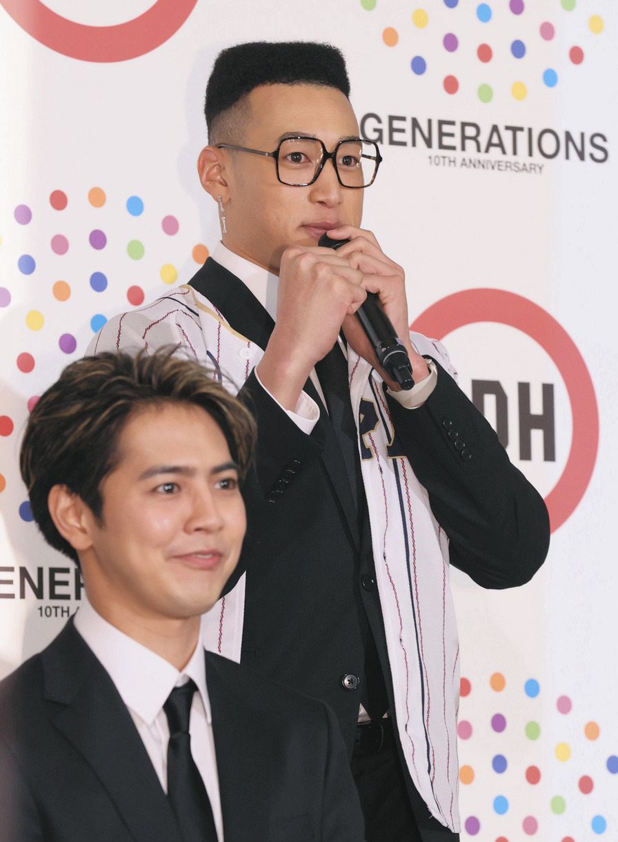 侍ジャパン、勝利おメンディー！』 関口メンディー大興奮！ 日本代表のユニホーム姿で絶叫：中日スポーツ・東京中日スポーツ
