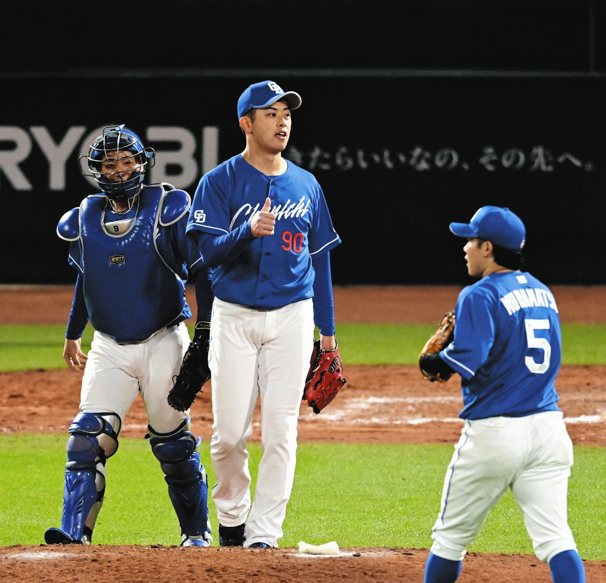 中日ドラゴンズ　松山晋也選手実使用　防寒用手袋 中日】登録抹消の松山晋也は右上肢コンディション不良 井上監督