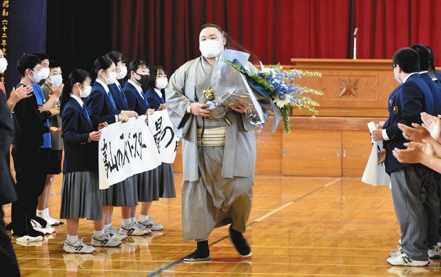 富山 帰省の朝乃山 母校 富山商に 高校３年間 悔いなく過ごして 北陸中日新聞web