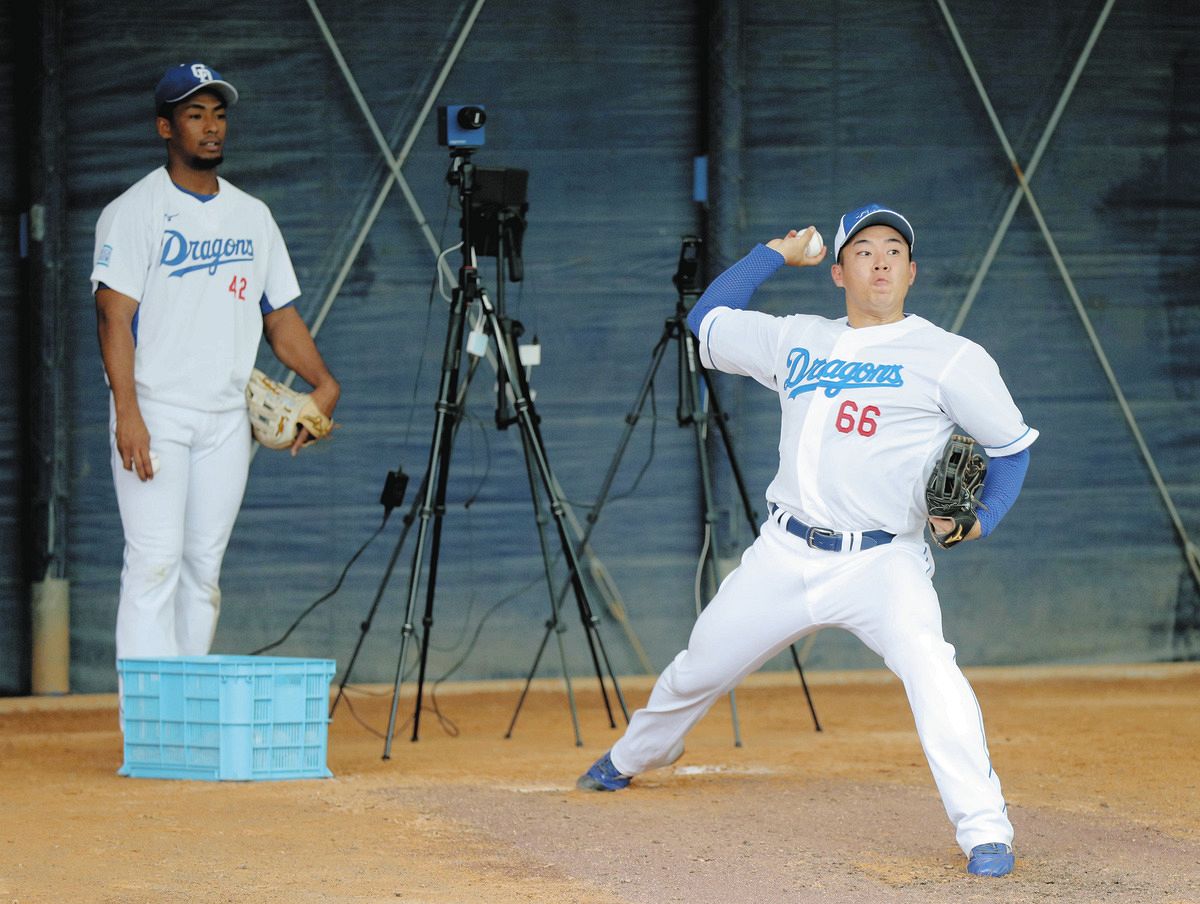 中日・鵜飼航丞＆ブライト健太、ブルペンで投球練習 ワインドアップや