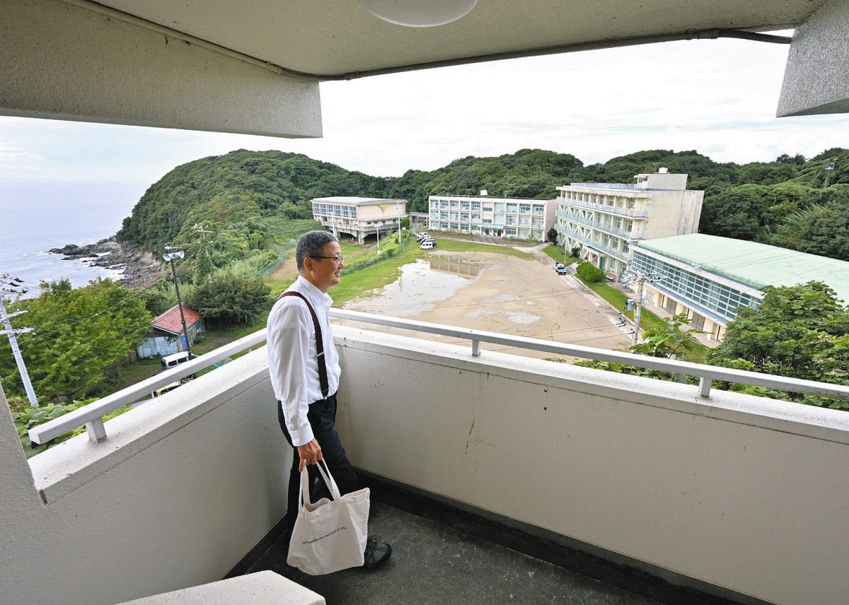 先生の寮からは学校を見渡すことができる