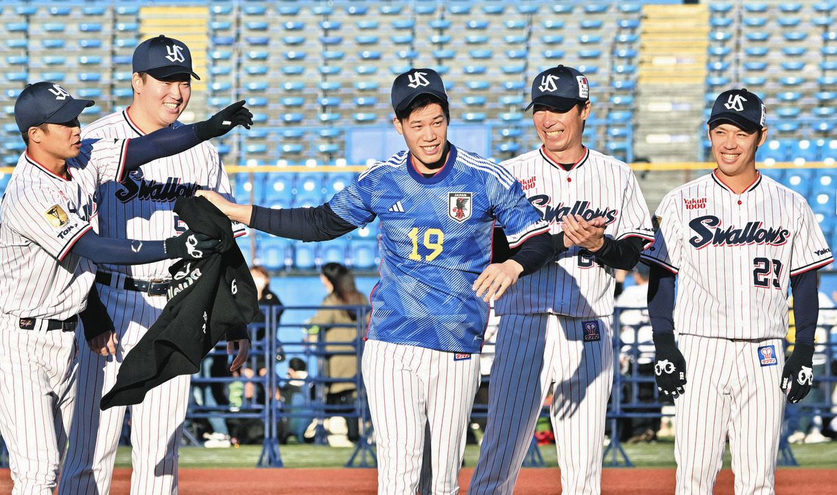 サッカー日本代表・酒井宏樹に激似のヤクルト・塩見、なりきりスピーチ