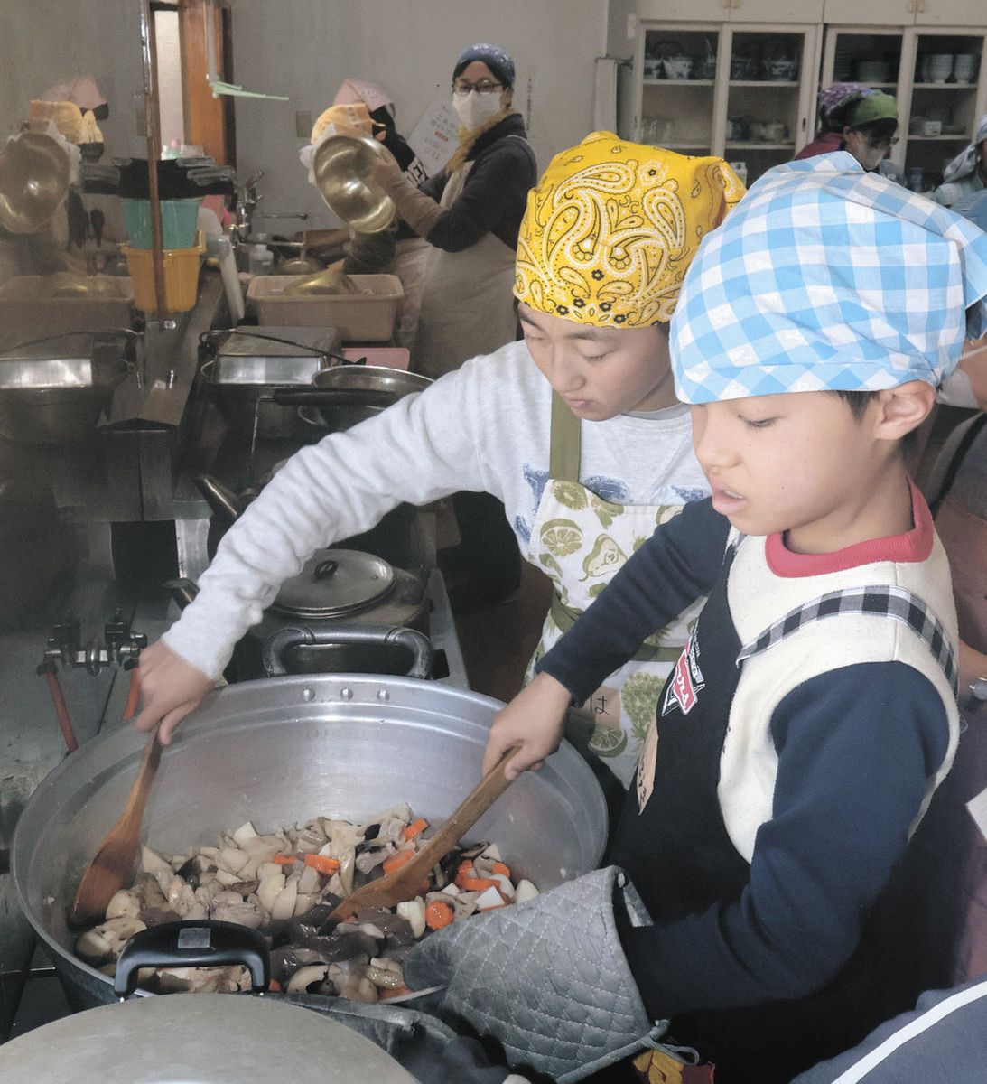 おせちや餅つきを一緒に 泰阜で幼児から80代まで交流：中日新聞Web