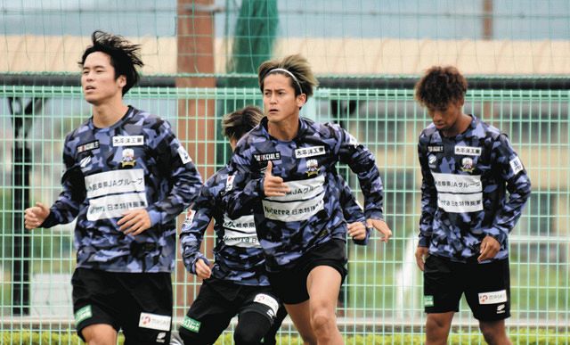 夏男」藤岡浩介選手の季節は間近 FC岐阜の点取り屋が復権へ：中日新聞Web