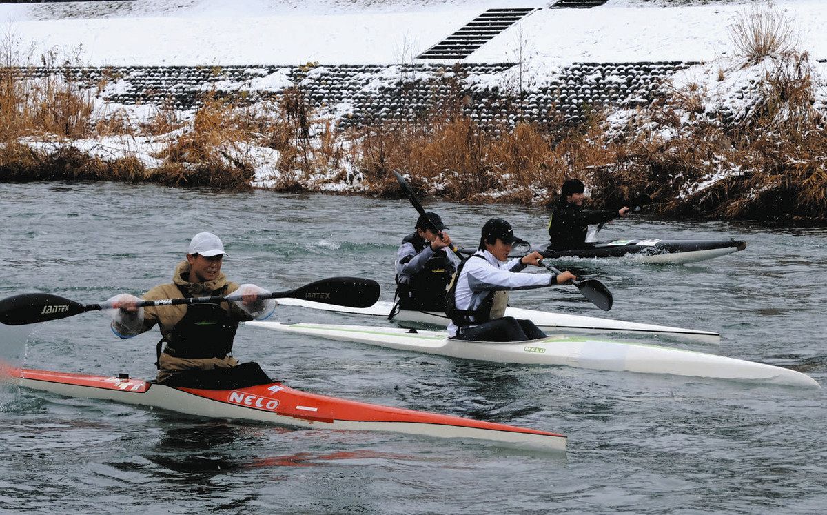 雪の犀川で新春カヌー初乗り会