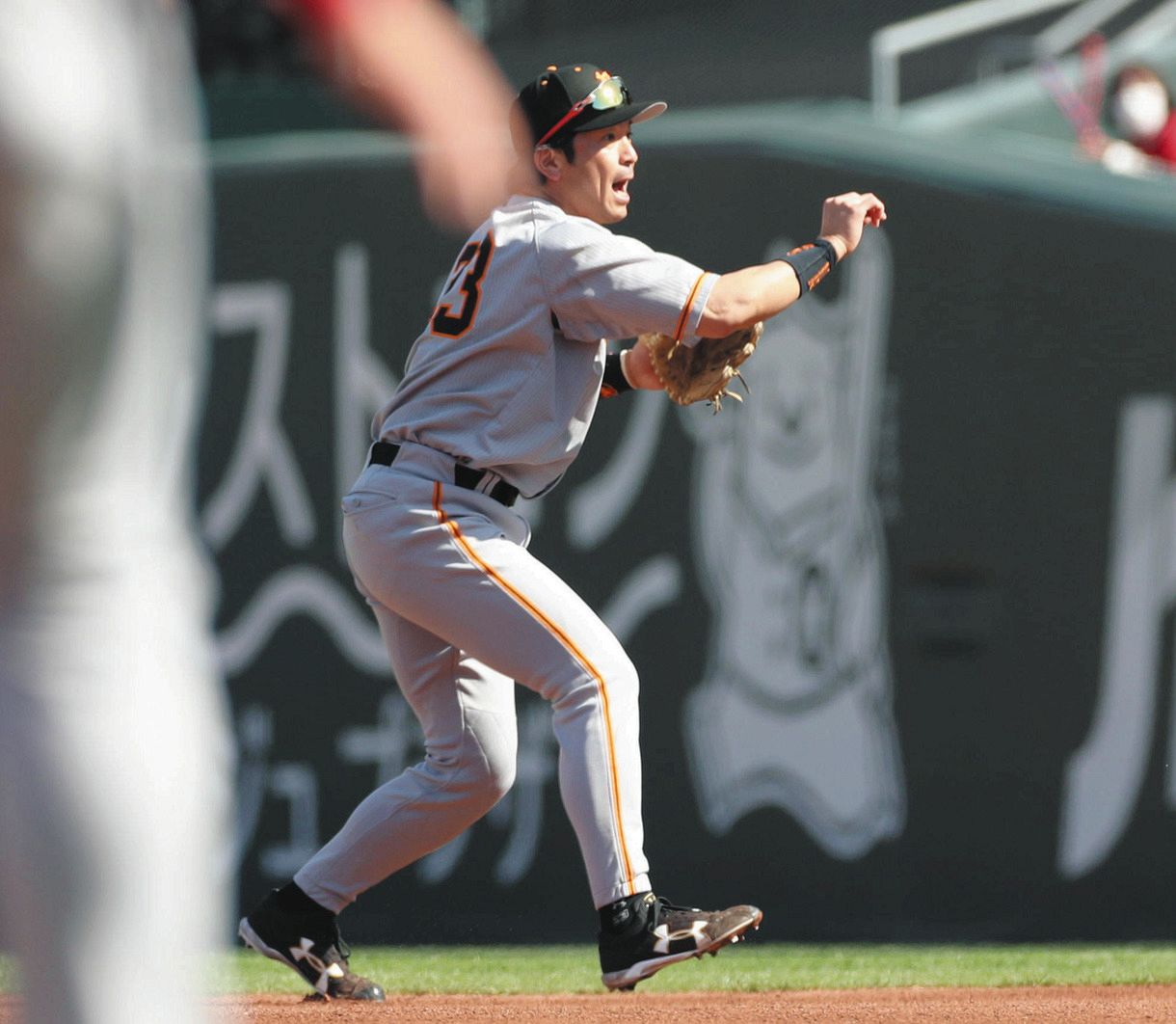 巨人】移籍後初安打の松田宣浩、プロ18年目で初二塁の守備に就くも悪