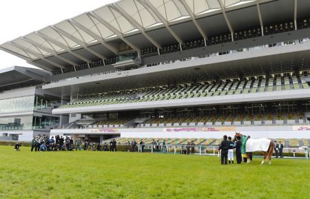 中京競馬場の名物レース 名鉄杯 今回は生演奏ではなくcd音源でのファンファーレの 中日スポーツ 東京中日スポーツ