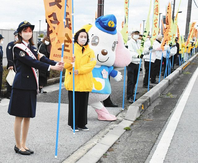 女優 五島百花さん 市道で交通安全呼び掛け 近江八幡署 中日新聞web