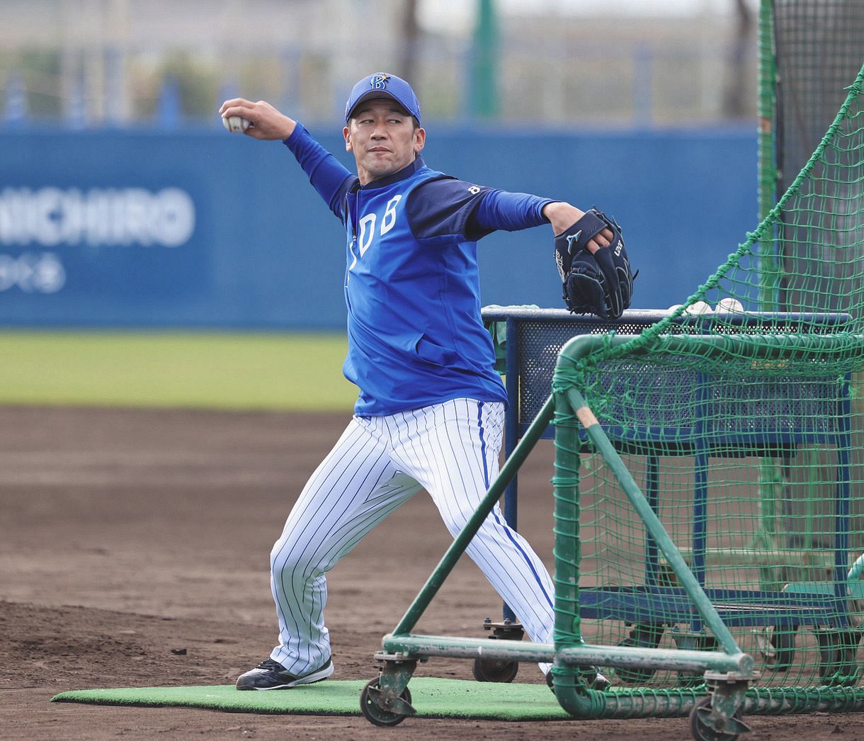 Dena 三浦大輔監督が中1日で再び打撃投手に 15分投げっぱなし 11発打たれてもご満悦 中日スポーツ 東京中日スポーツ Dena 三浦大輔監督が中1日で再び打撃投手に 15分投げっぱなし 11発打たれてもご満悦 中日スポーツ 東京中日スポーツ