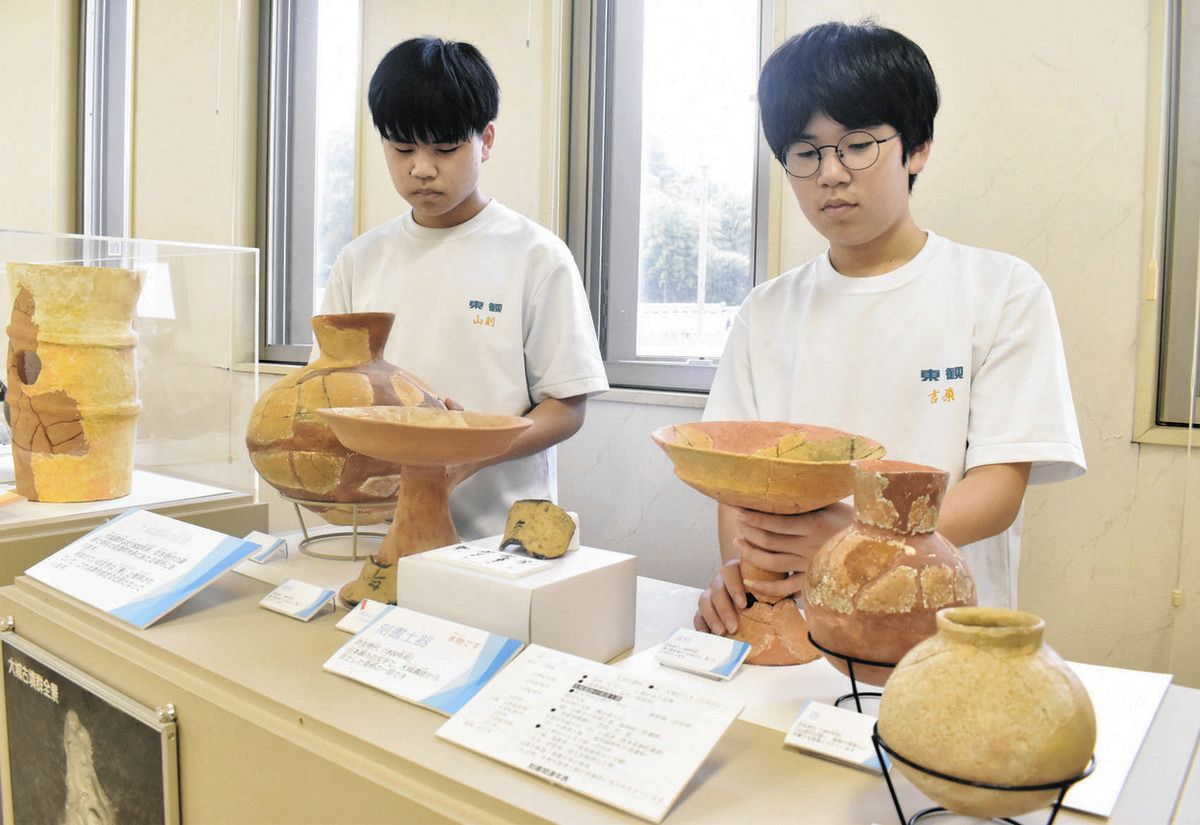 郷土への誇り胸に土器展示 津・東観中生が埋蔵文化財センターで職場