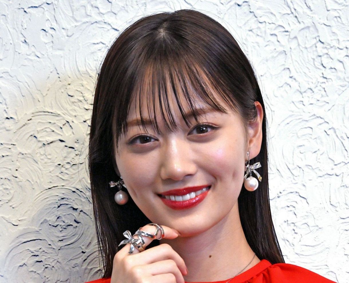 山下美月、主演舞台の主人公と同じレオユニ姿で滋賀県・大津市を満喫