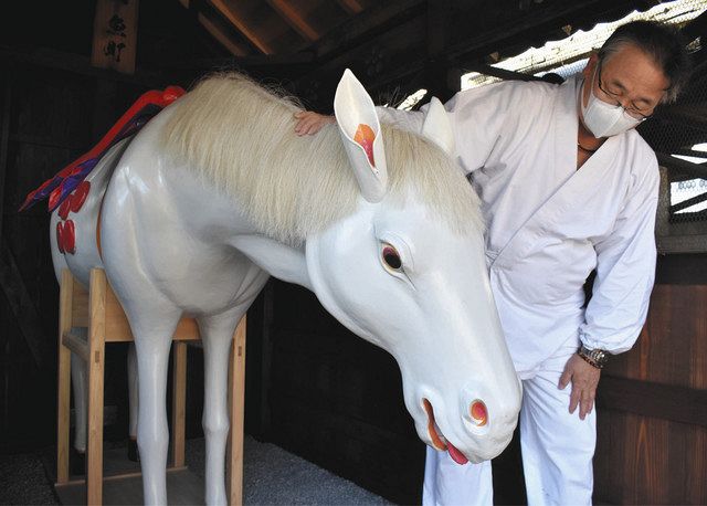 神馬像を１１７年ぶりに修復　伊賀・菅原神社