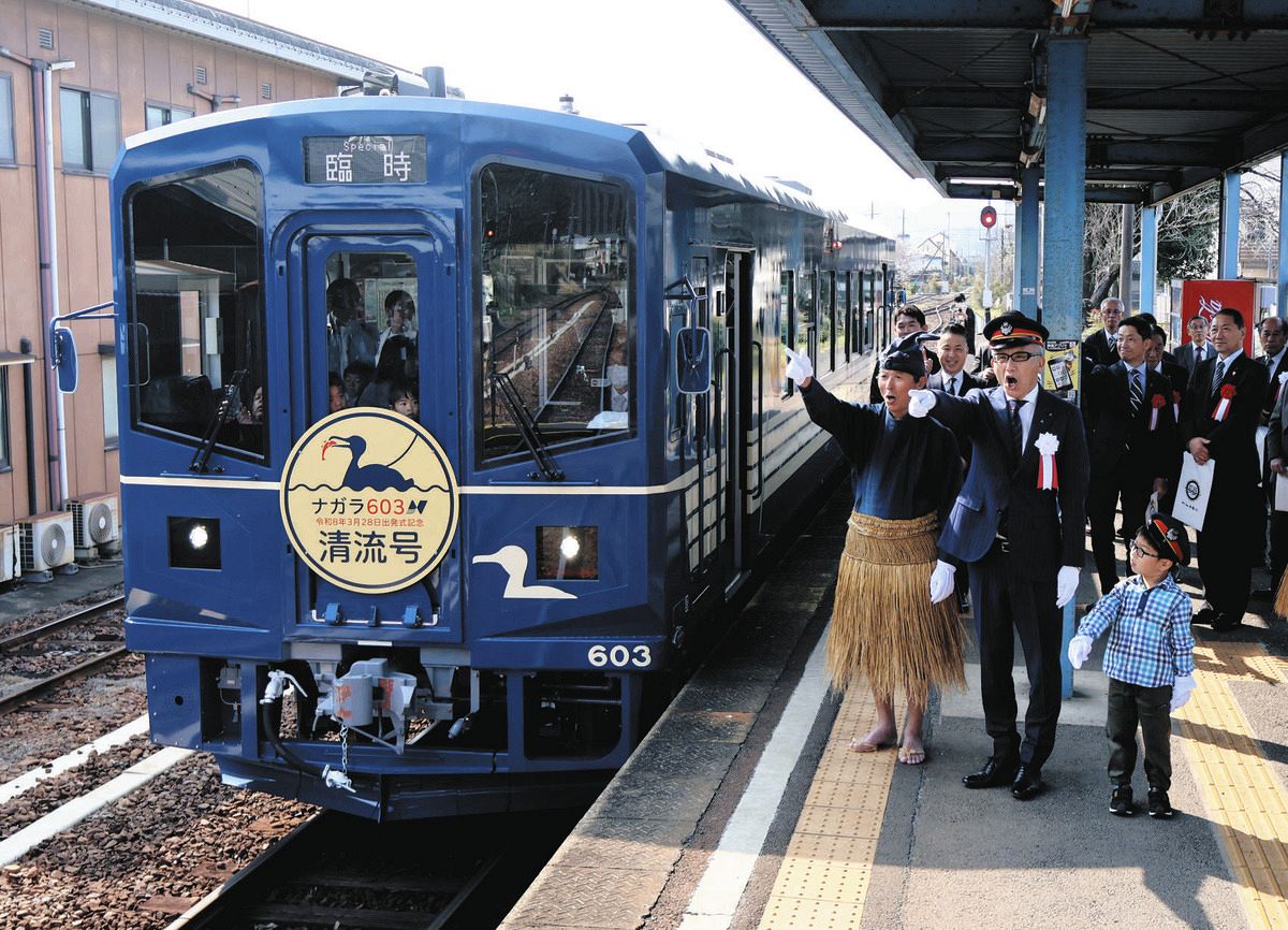 清流の夕闇をイメージした深いブルー 長良川鉄道が新型車両「清流号