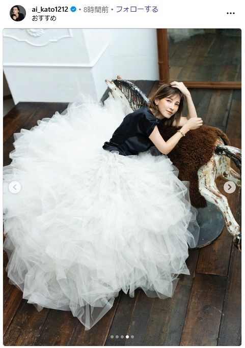 ◇「20代にしか見えない」加藤あい、天使のふわふわスカートショット