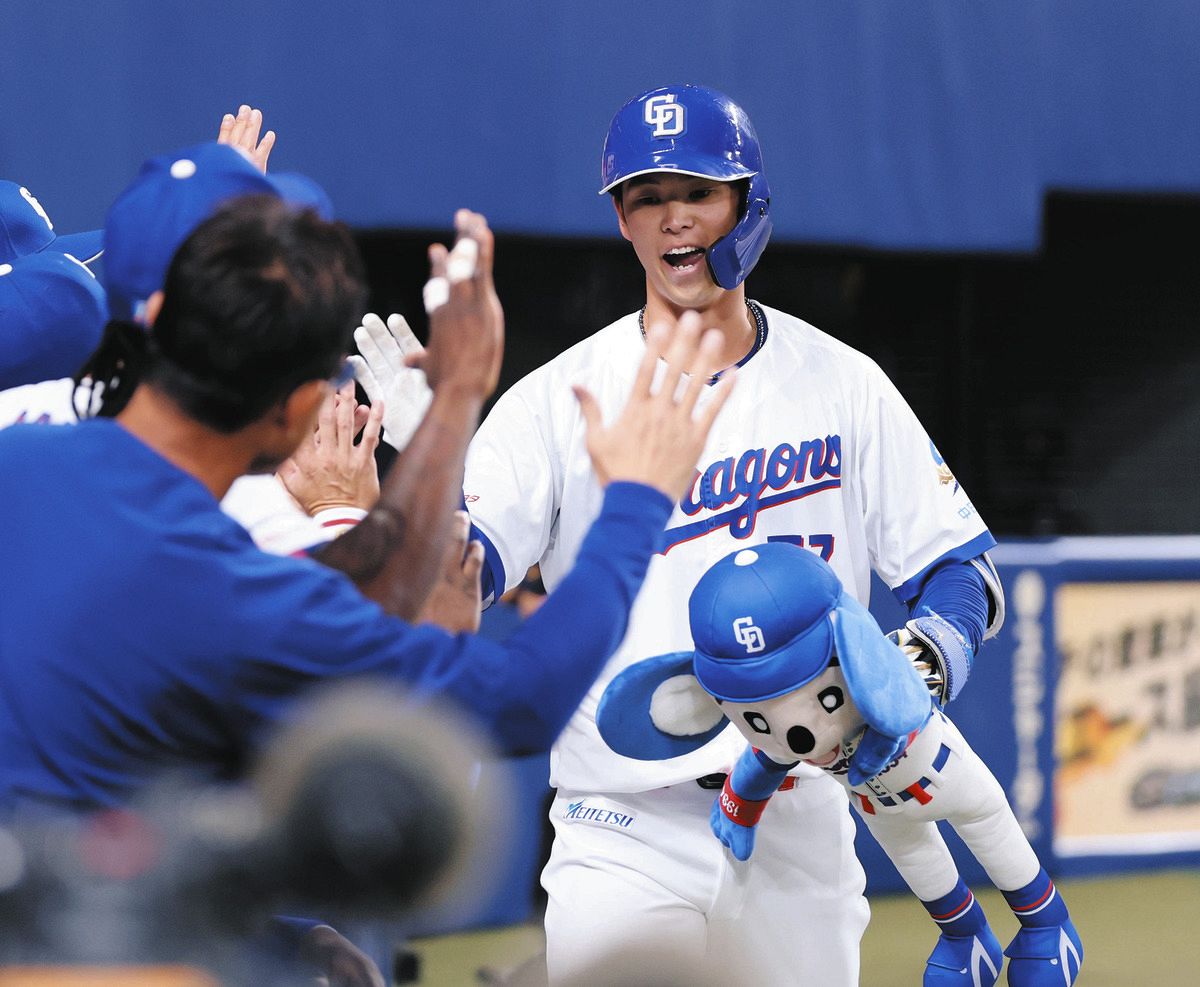 中日ドラ6・花田旭、歴史的『テラス1号』！プロ初本塁打を右翼ウイング